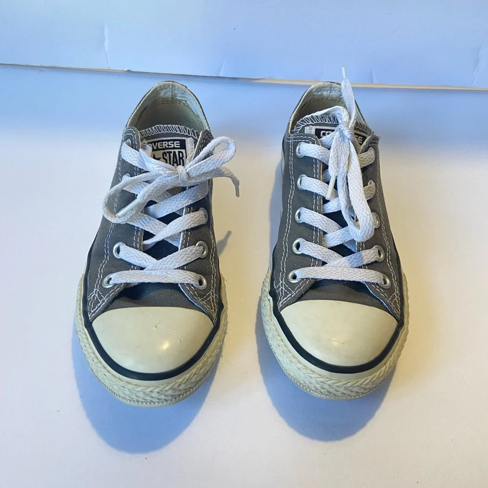 Converse Kids Low Top Gray Sneakers Size 1